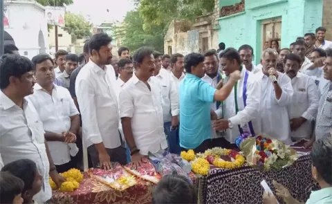 kamalapuram TDP leaders join YSRCP - Sakshi