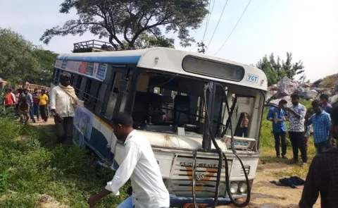 RTC Bus Accident At Nagar Kurnool - Sakshi