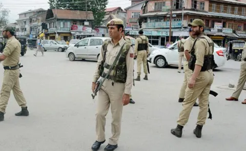 Terrorists abduct, kill three policemen in Kashmir's Shopian - Sakshi