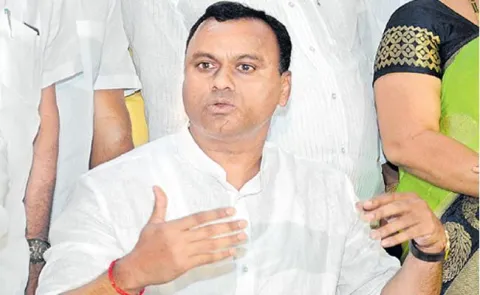 Komatireddy Rajagopal Reddy Comments About Show Cause Notice - Sakshi