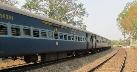 Robbery in Yeshwantpur Express Train - Sakshi