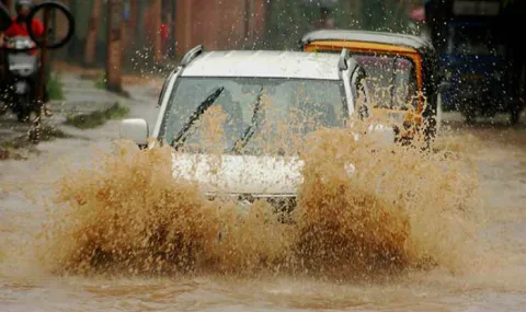 11 killed as rains pound north India, red alert in Punjab  - Sakshi