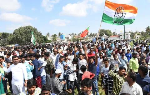 Congress wins Karnataka urban local body elections, bags 982 seats - Sakshi