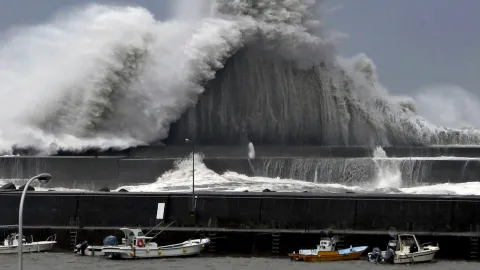 Japan's strongest typhoon in 25 years kills at least six - Sakshi