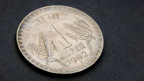 Rupee breaches 72 mark against dollar for the first time ever  - Sakshi