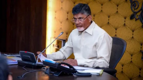 Chandrababu Govt Shock to Unemployed Youth - Sakshi