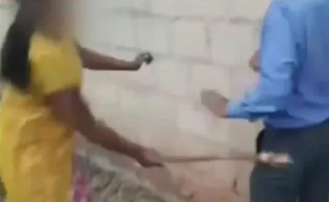 On camera: Woman thrashes bank manager for seeking sexual favours - Sakshi