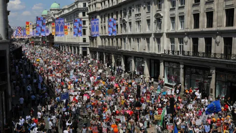 Brexit march- 700,000 protesters walk through London - Sakshi