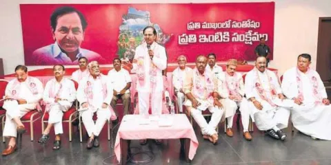 KCR to give B-Forms to candidates - Sakshi