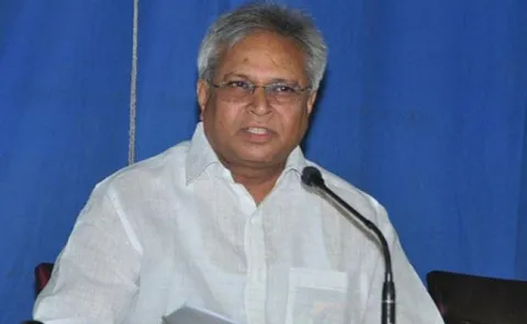 Ex MP Undavalli Arun Kumar Slams Chandrababu Over CBI Issue - Sakshi