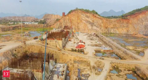 Polavaram: issue of R&R package to the fore again - Sakshi