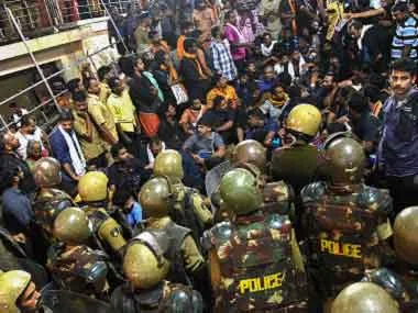 Sabarimala- Protests intensify in Kerala as 80 pilgrims arrested - Sakshi