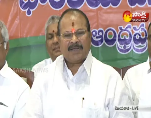 BJP Leader Kanna Lakshminarayana Fires On Chandrababu Naidu Over Congress Alliance - Sakshi