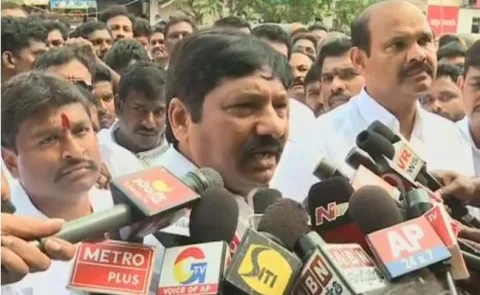 Police Overaction On YSRCP  - Sakshi