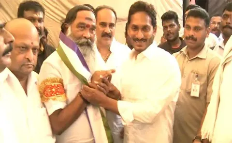 Giddaluru ormer MLA of joined YSRCP - Sakshi