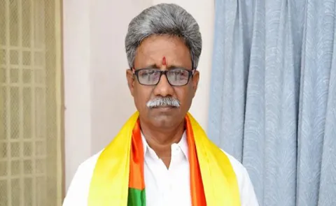 BJP Leader Pydikondala Manikyala Rao Started Hunger Strike - Sakshi