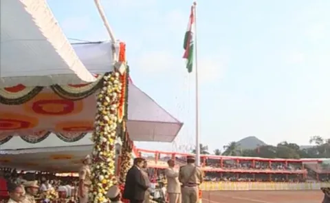 Governor Narasimhan Hoists National Flag In Vijayawada - Sakshi