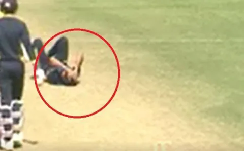  Ashok Dinda hit on the head during practice match at Eden Gardens - Sakshi