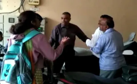 Cheating Husband Caught Red-Handed By His Wife - Sakshi