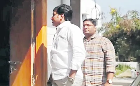 Hyderabad: 2 more held in NRI murder case - Sakshi