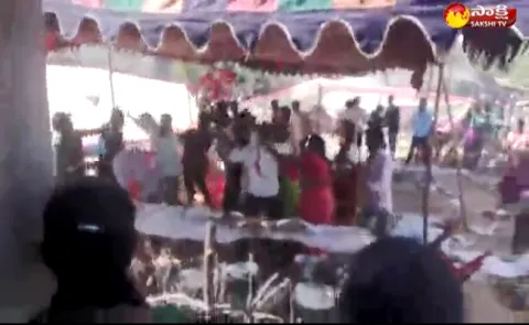 Fight For Non veg In Marriage Function At Burgampad - Sakshi