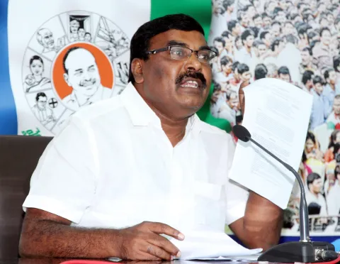 Chandrababu Failed in Resolving Dalit Issues says Merugu Nagarjuna - Sakshi