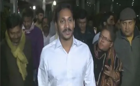 YS Jagan Mohan Reddy Reached To Delhi - Sakshi