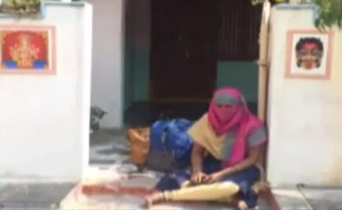 Trainee SI Wife Protest for Justice in Front of Achampet Police Station  - Sakshi
