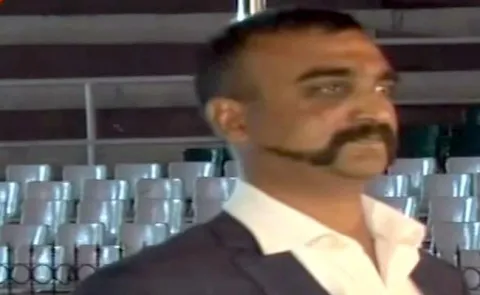 IAF Wing Commander Abhinandan Varthaman entered in india - Sakshi