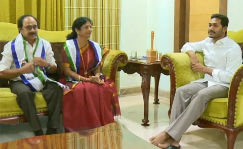 Vanga Geetha Joins YSR Congress Party - Sakshi