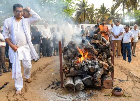 Goa chief minister Manohar Parrikar cremated with state honours in Panaji - Sakshi