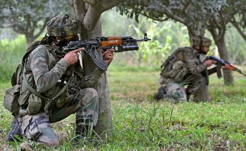 Kashmir Encounter Forces Lose 4 In Kupwara encounter - Sakshi