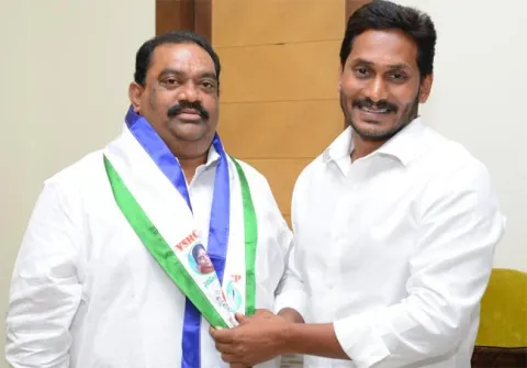 Guntur East TDP Leader Showkath Joins YSRCP - Sakshi