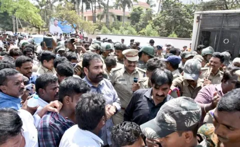 YSRCP MLA Kotamreddy Sent To Police Remand - Sakshi
