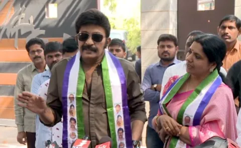Actress Jeevitha & Rajasekhar joins YSRCP - Sakshi