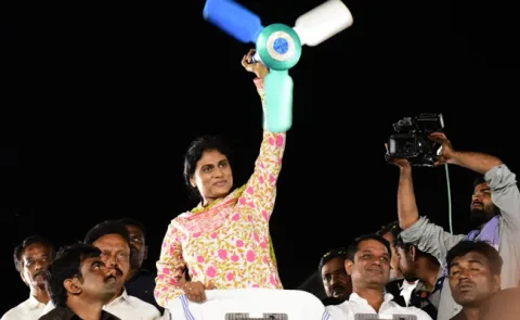 YS Sharmila Speech In Nuziveedu Public Meeting - Sakshi