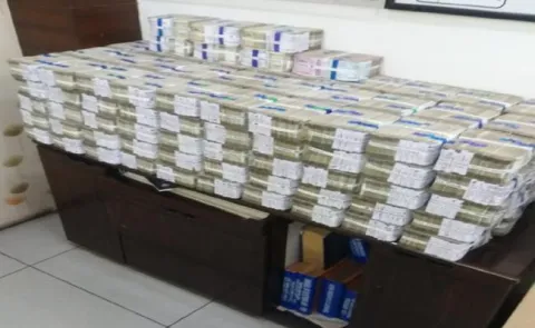Police Seized 8 Crore Rupees In Narayanguda - Sakshi