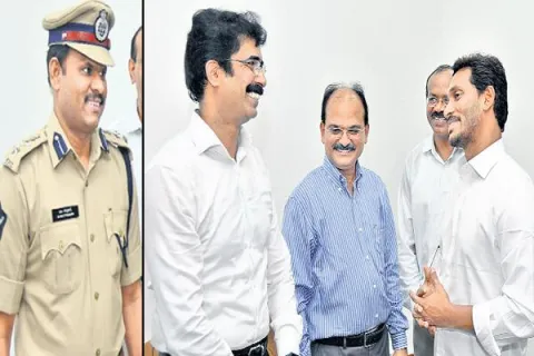 YS Jagan meeting with IAS, IPS officers - Sakshi