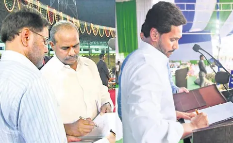 YS Jagan Mohan Reddy swearing-in ceremony - Sakshi