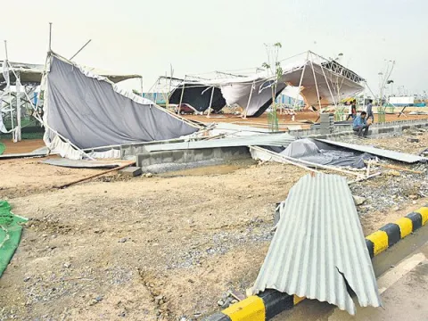 Heavy Rain Hits Andhra Pradesh Capital Amaravathi - Sakshi