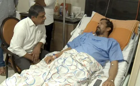 Sajjala Ramakrishna Reddy Visits Posani Krishna Murali At Yashoda Hospital - Sakshi