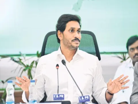 CM asks police officers to curb sand mafia, corruption, illegal activities