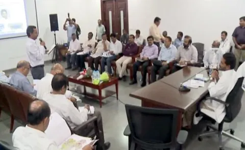 CM YS Jagan Mohan Reddy Review On Irrigation Department - Sakshi