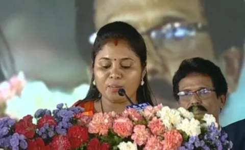 Pushpa Srivani Take Oath As AP Cabinet Minister - Sakshi