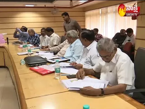 Telangana, AP hold talks on Godavari water diversion