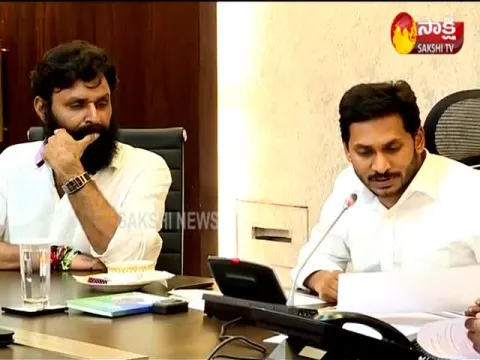 Declare war against graft, CM tells Collectors, SPs