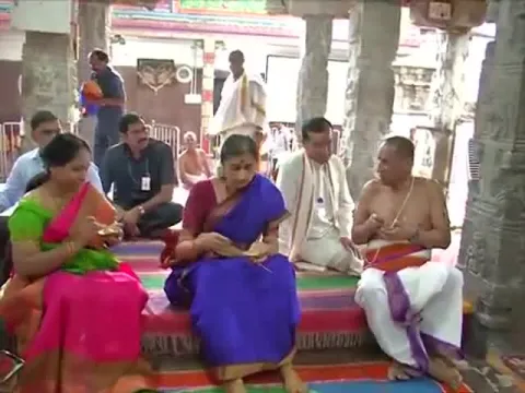 Governor offers prayers to Goddess Padmavathi