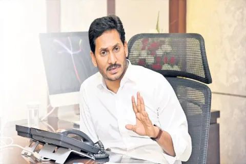  CM Jagan Strict directions to Collectors, SPs Over Spandana Program