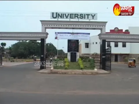 VC Vs Junior Lecturers Controversy in Kakinada JNTU