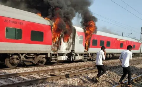 Fire breaks out in Telangana Express